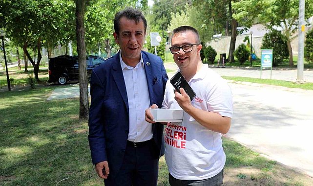 Başkan Yetişkin, Down Sendromlu Ozan'ın kalbine dokundu