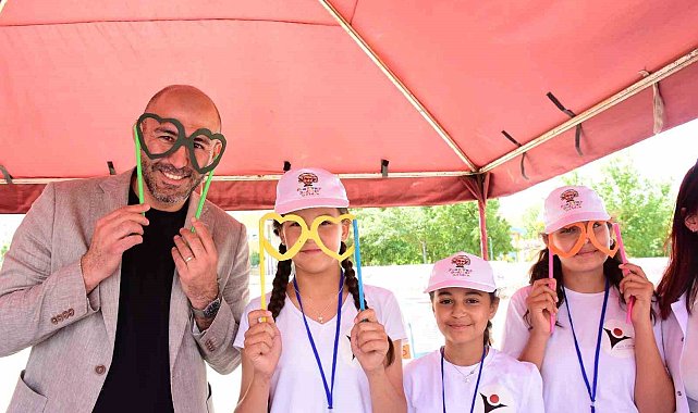 Başkan Zencirci, geleceğin mucitlerini yalnız bırakmadı