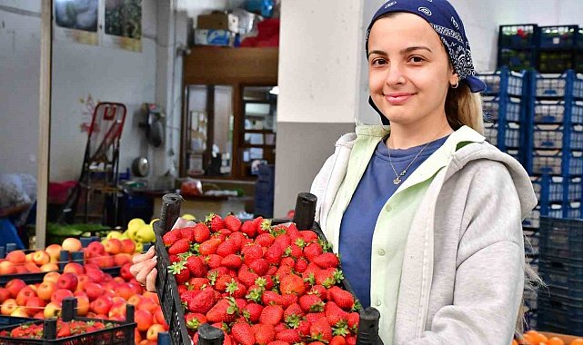 Başkan Zeyrek, hal esnafının da yüzünü güldürdü