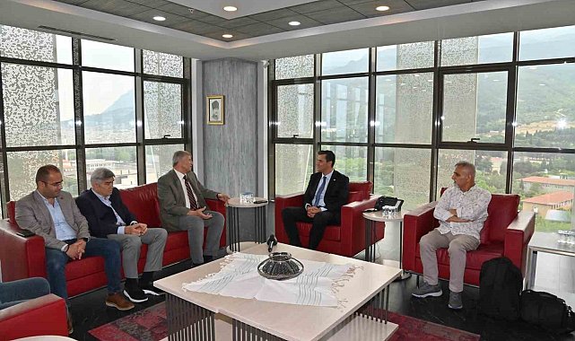 Başkan Zeyrek: "Hata yapan bensem, benim de yanlışlarımı yazın"