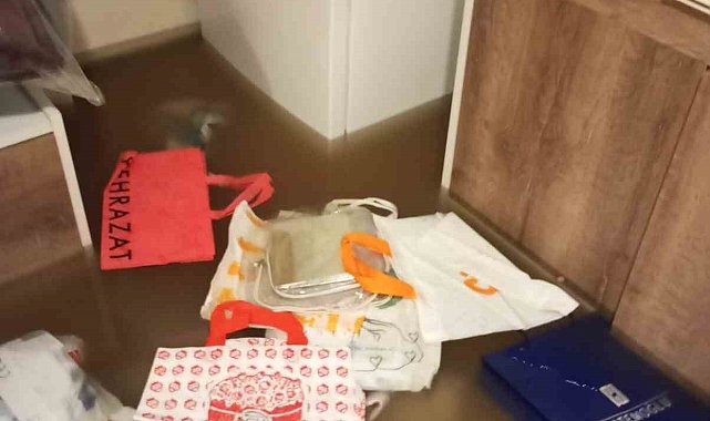 Başkenti vuran sel iki evi kullanılamaz hale getirdi