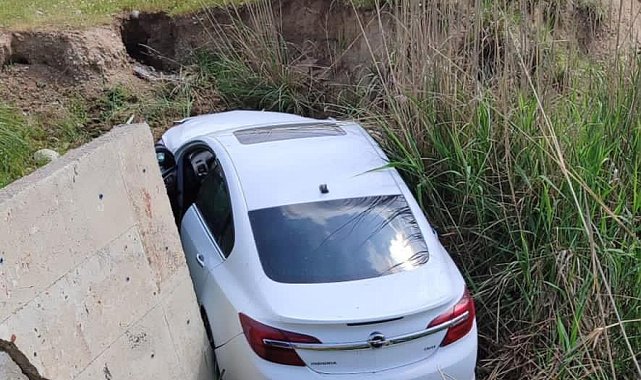 Batman'da direksiyon hakimiyetini kaybeden sürücü şarampole yuvarlandı