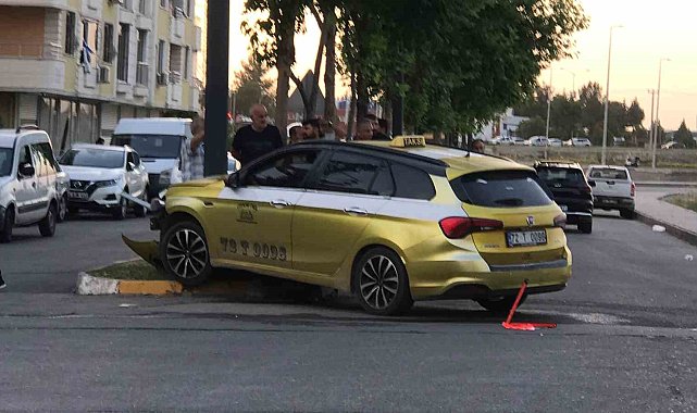 Batman'da iki otomobil çarpıştı: 2 yaralı