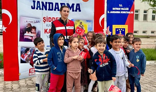 Batman'da minik öğrencilerden jandarmaya ziyaret