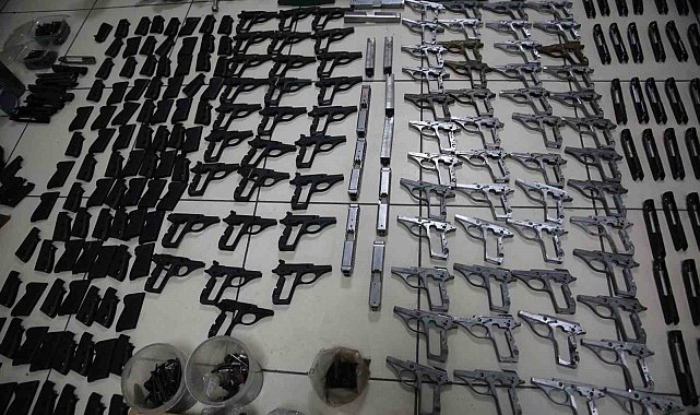 Batman'da yasa dışı silah ticaretine yönelik "Mercek-18" operasyonundan 121 ruhsatsız tabanca ele geçirildi, 4 şüpheli ise yakalandı