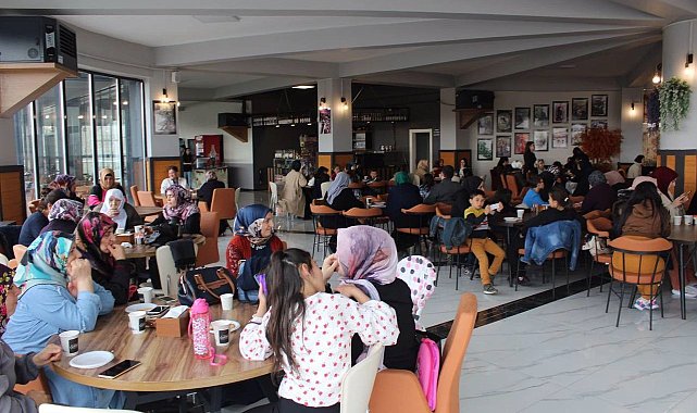 Bayburt'ta Anneler Günü dolayısıyla eğlence programı düzenledi