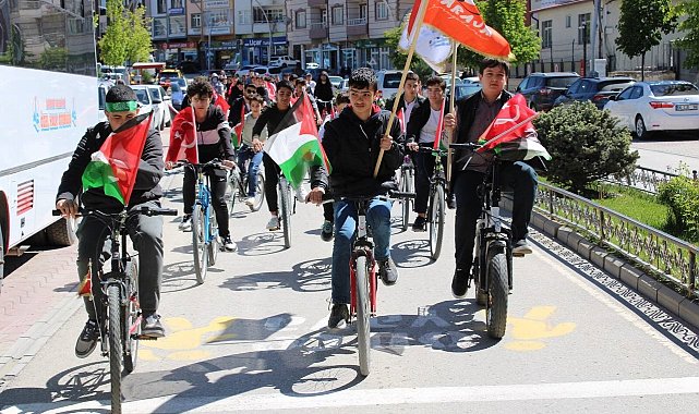 Bayburt'ta gençler Filistin için pedal çevirdiler