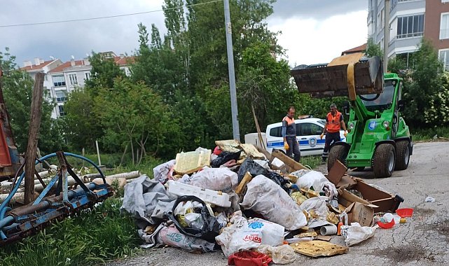 Belediye ekipleri müstakil evden 5 kamyon çöp çıkarttı