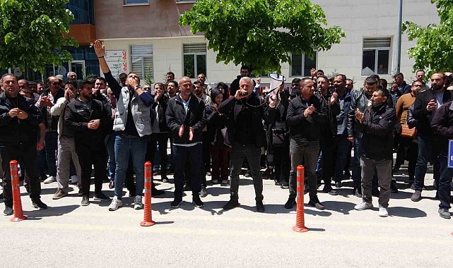 Belediyelerden çıkarılan işçilerden 'düdüklü' eylem