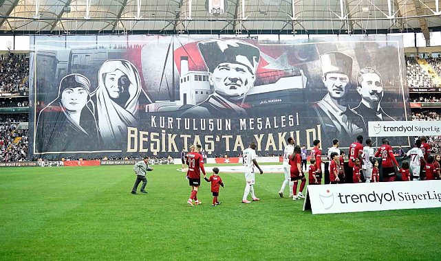 Beşiktaş tribünlerinden '19 Mayıs' pankartı