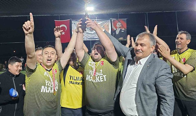 Beyağaç'ta şampiyonlar kupalarına kavuştu