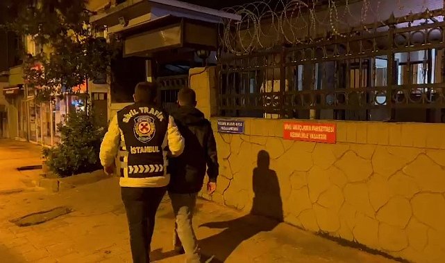 Beykoz'da makas atarak önündeki aracı sıkıştıran sürücü kamerada
