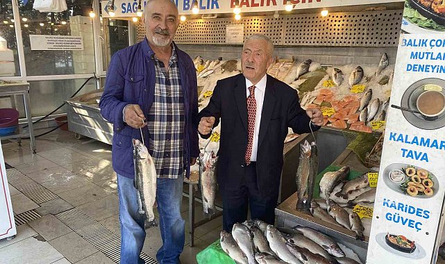Beylikdüzü'nde Karadeniz somonu yüzleri güldürdü: 300 liradan 120 liraya düştü