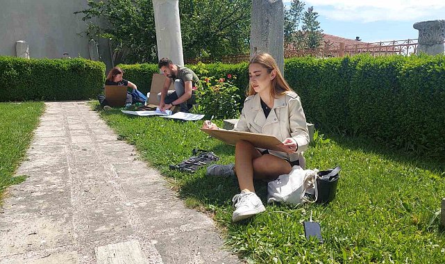 Bildiğiniz bütün sınavları unutun: Üniversitelilerin doğada resim sınavı