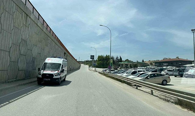Bilecik'te seyir halinde devrilen motosiklet sürücüsü yaralandı
