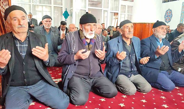 Birçok bölgede sel meydana gelirken Yozgat'ta yağmur için dualar edildi