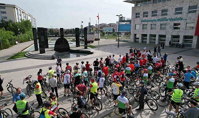 Bisiklet tutkunları 19 Mayıs için pedalladı
