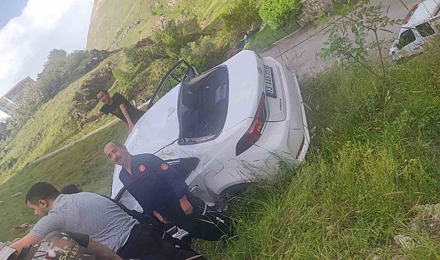 Bitlis'te minibüsle otomobil çarpıştı: 1 yaralı