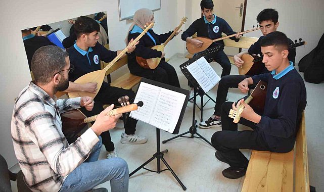 Bitlisli öğrencileri konservatuvara hazırlıyor
