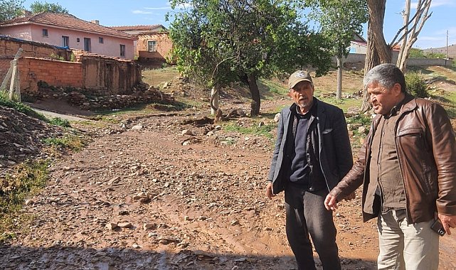 Bolvadin&#039;de sağanak yağış hayatı olumsuz etkiledi