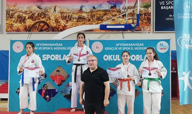 Bronz madalyayla döndü