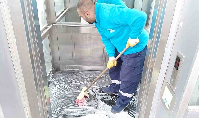 Bu kadarı 'pes' dedirtti: Asansöre tuvaletini yaptı