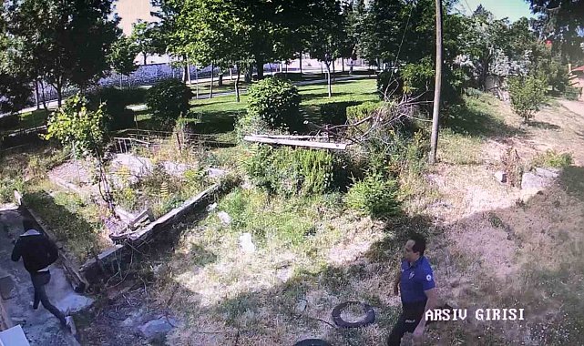 Burdur'da yaşlı adamın dövülüp gasp edilme anları güvenlik kamerasına yansıdı