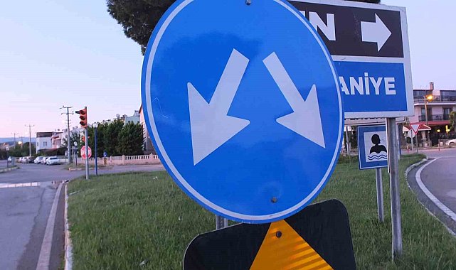 Burhaniye'de kafa karıştıran levha değiştirildi