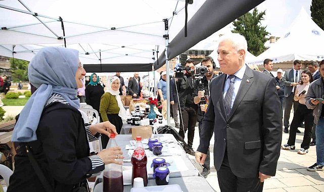 Bursa mutfağı, tarihi meydanda vitrine çıktı