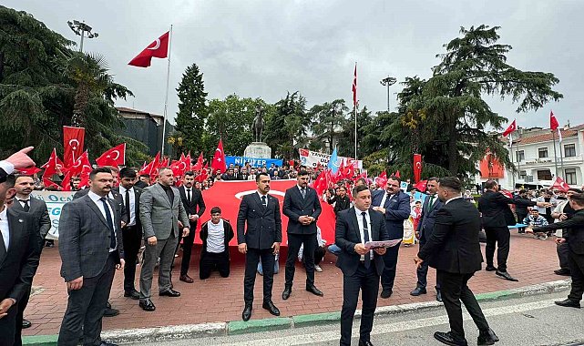 Bursa Ülkü Ocaklarından 19 Mayıs yürüyüşü
