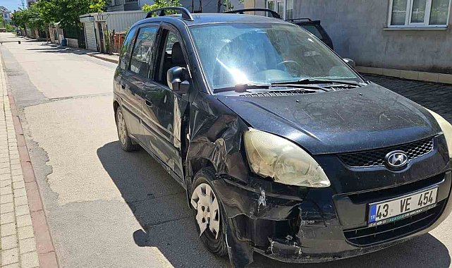 Bursa'da cip ile motosiklet çarpıştı: 3 yaralı