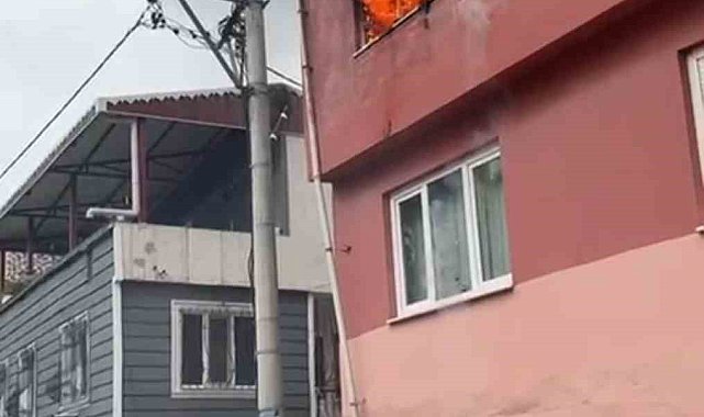 Bursa'da ev alev alev yandı
