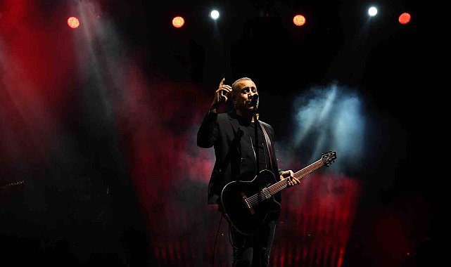 Bursa'da Haluk Levent söyledi, on binler eşlik etti