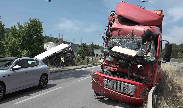 Bursa'da kamyon ile çarpışan tır şarampole uçtu