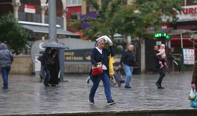 Bursa'da sağanak yağış ve dolu hayatı felç etti