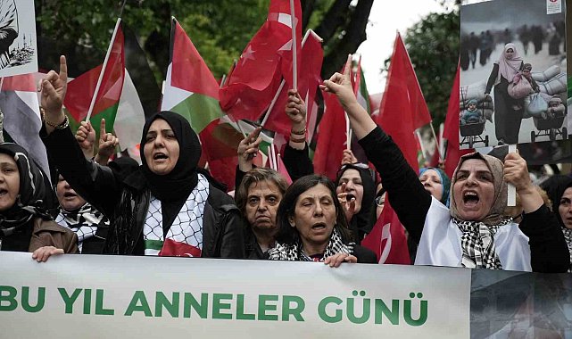 Bursa'da yüzlerce kişi Filistinli anneler için yürüdü