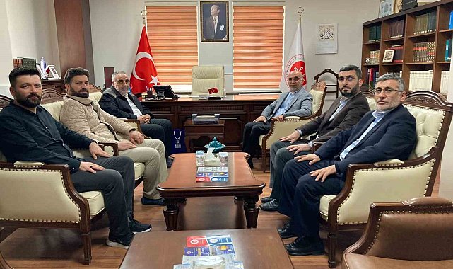 Bursa&#039;dan gelen heyet Ulu Cami ve Paşa Camii&#039;ni gezdi