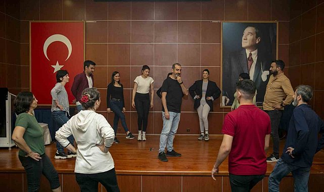 Büyükşehir Tiyatrosu ekibi yeni oyunlarını sahnelemek için gün sayıyor