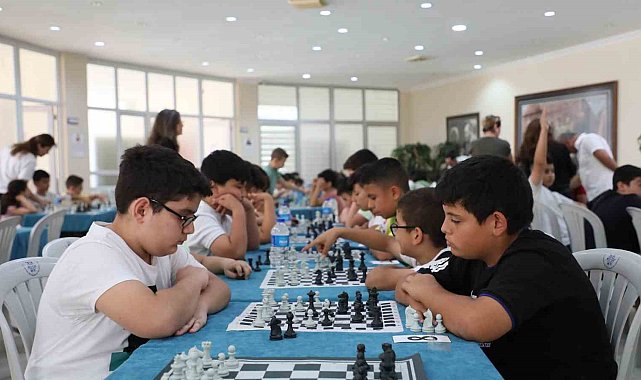 Büyükşehir'in Satranç Turnvası'nda hamleler yarıştı