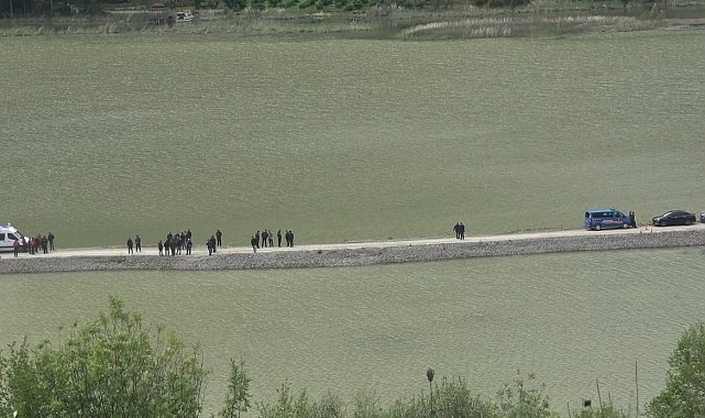 Çakıl ocağında baraja devrilen kamyonun sürücüsü hayatını kaybetti