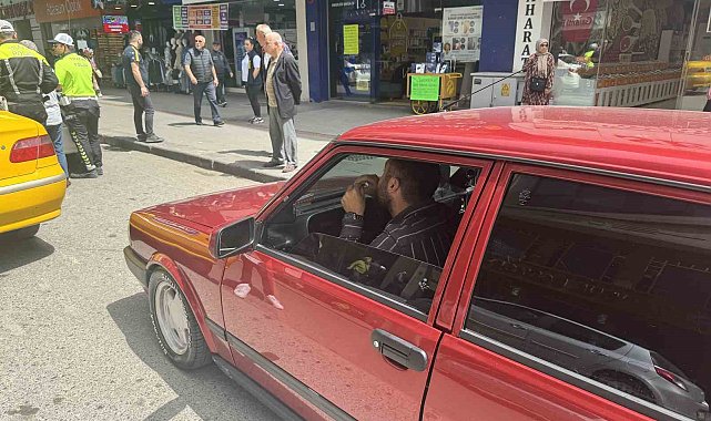 Cam filminden ceza yememek için elleriyle söktü