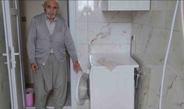 Çamaşır makinesine giren yılana ekipler müdahale etti