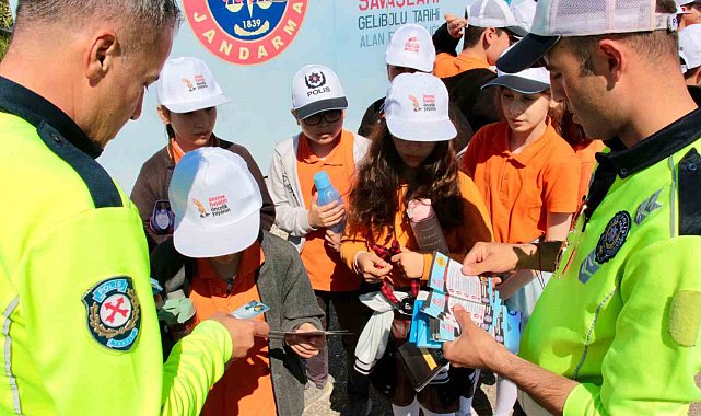 Çanakkale'de öğrenciler trafik kurallarını uygulamalı olarak öğrendi