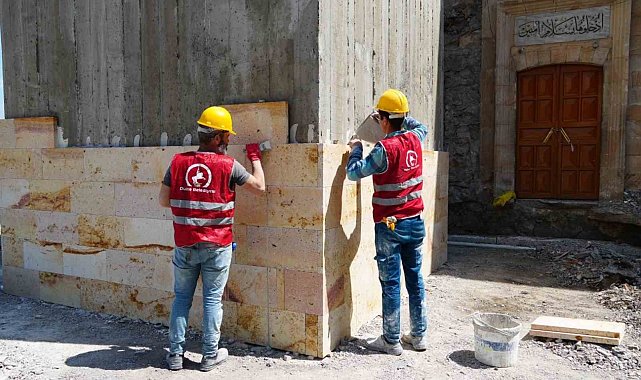 Cedidiye Cami meydanla bütünleşiyor
