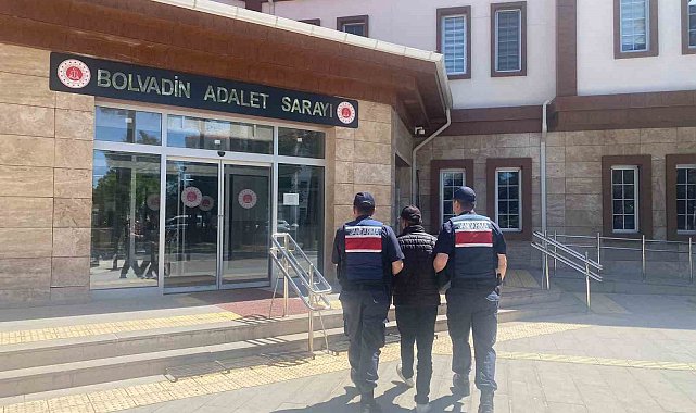 Çeşitli suçlardan hapis cezası ile aranan 2 şahsı jandarma yakaladı