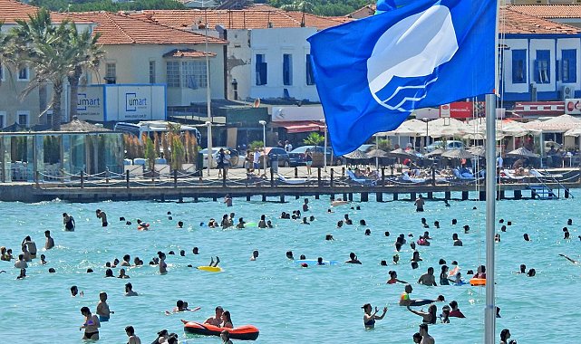Çeşme'de 13 plaj ve 3 marinaya Mavi Bayrak