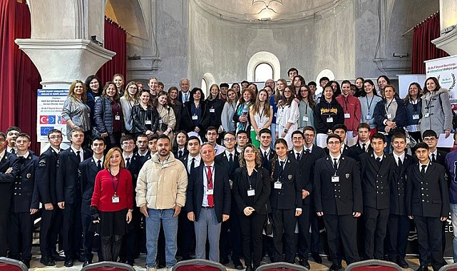 Çeşme'deki lise, 5 ülkedeki lise ile iş birliği yaptı