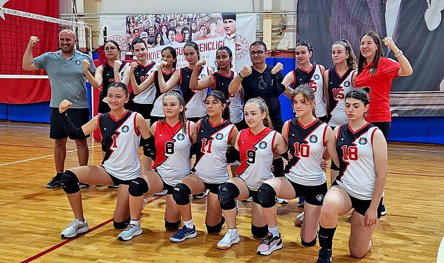 Çeşmeli 'Filenin Sultanları' şampiyonluk yolunda ilerliyor