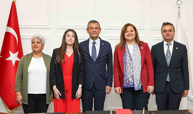 CHP Genel Başkanı Özel, Afyonkarahisar Belediyesini ziyaret etti