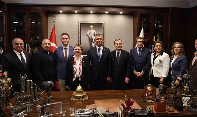 CHP Genel Başkanı Özel, Eskişehir'de merkez belediyeleri ziyaret etti
